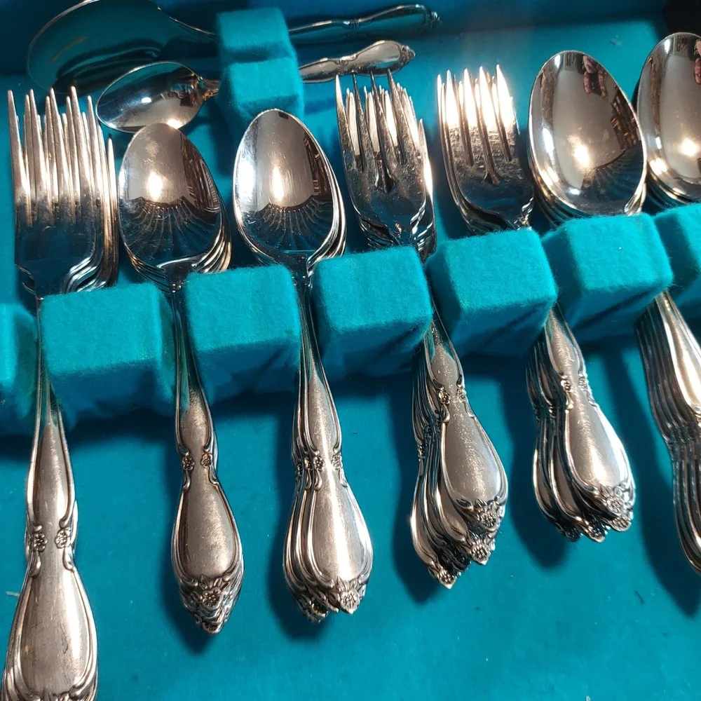 Oneida Community Stainless Morning Star Flatware Set 62pc with Wooden Chest